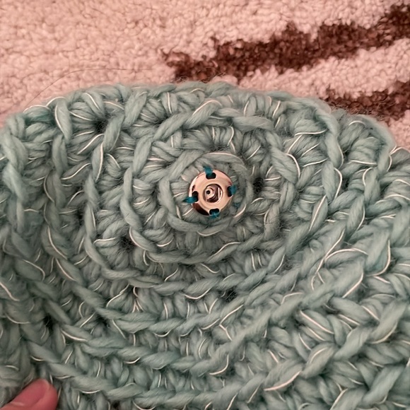 Knit beanie with interchangeable Pom poms - Picture 2 of 3